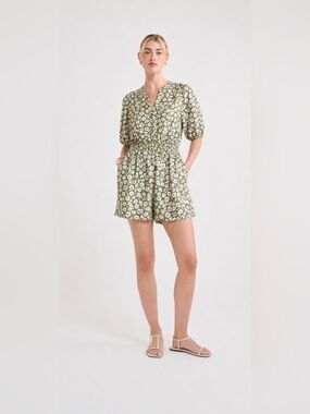 Heartloom Emory Green Floral Short Sleeve Romper Sz. XS